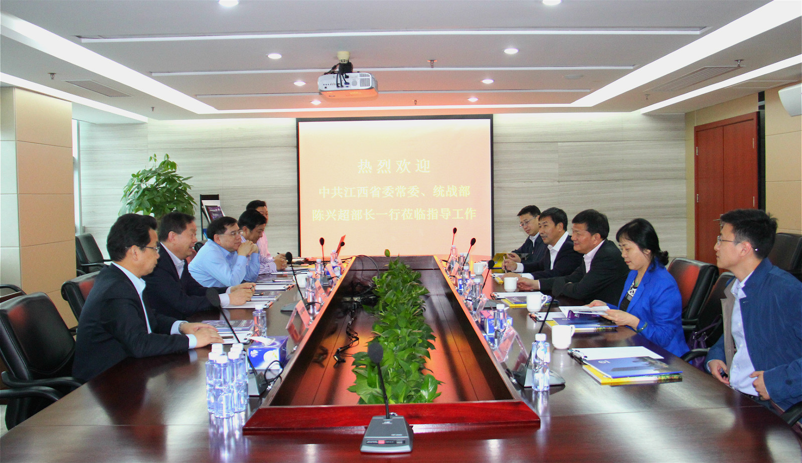 中共江西省委常委、統(tǒng)戰(zhàn)部部長(zhǎng)陳興超一行到訪方大集團(tuán)